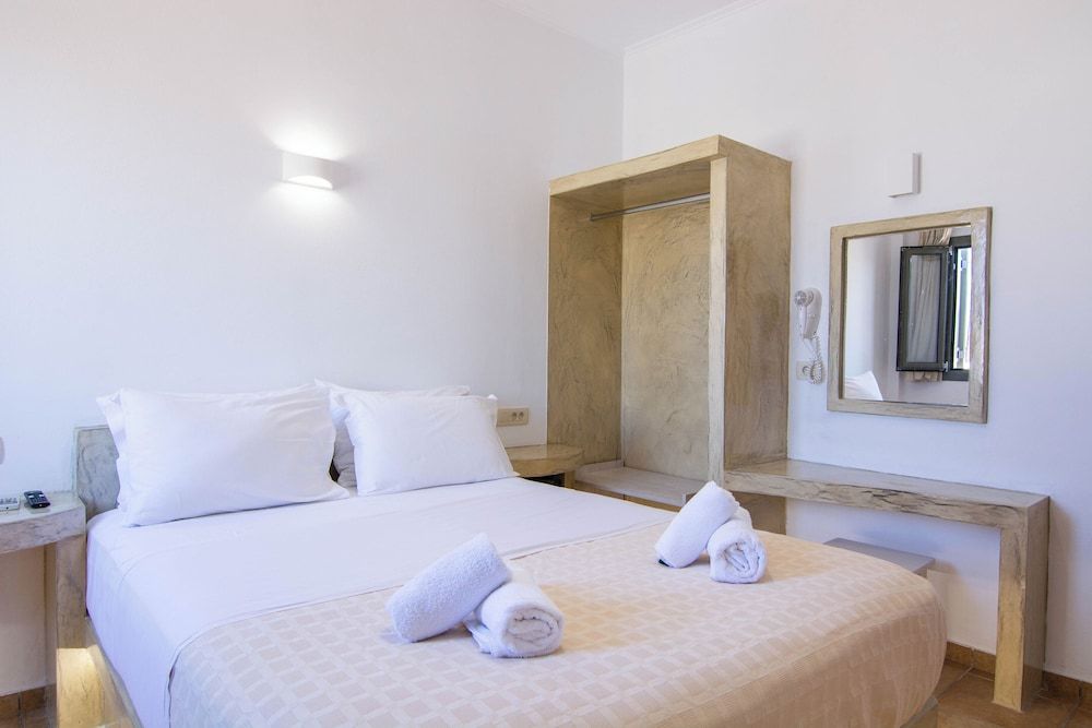 Phevos Villa Studio (Double) 12