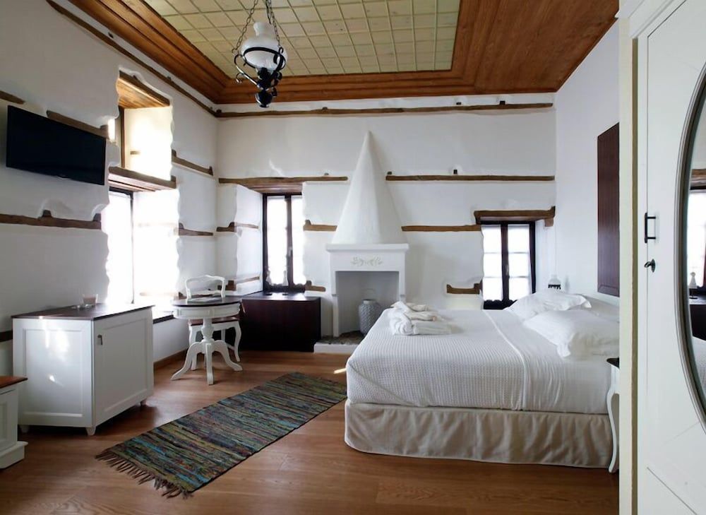 Orologopoulos Mansion Deluxe Double or Twin Room 3