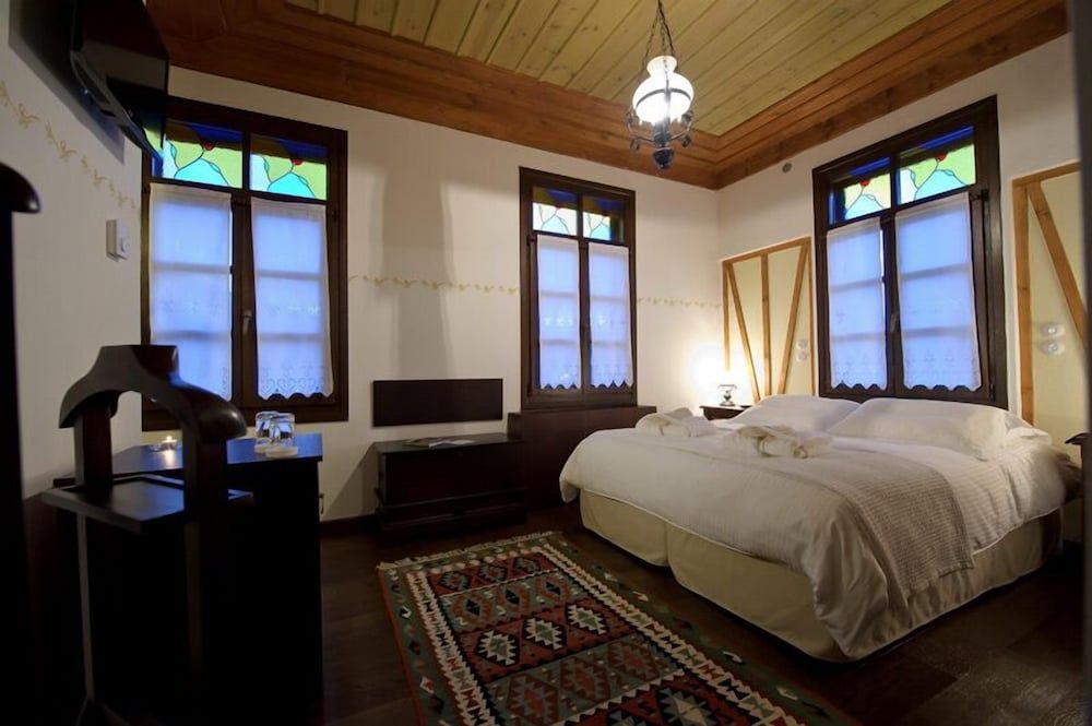 Orologopoulos Mansion Deluxe Double or Twin Room 4