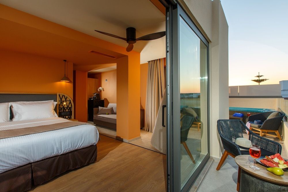 Superior Deluxe Suite Sea View Jacuzzi