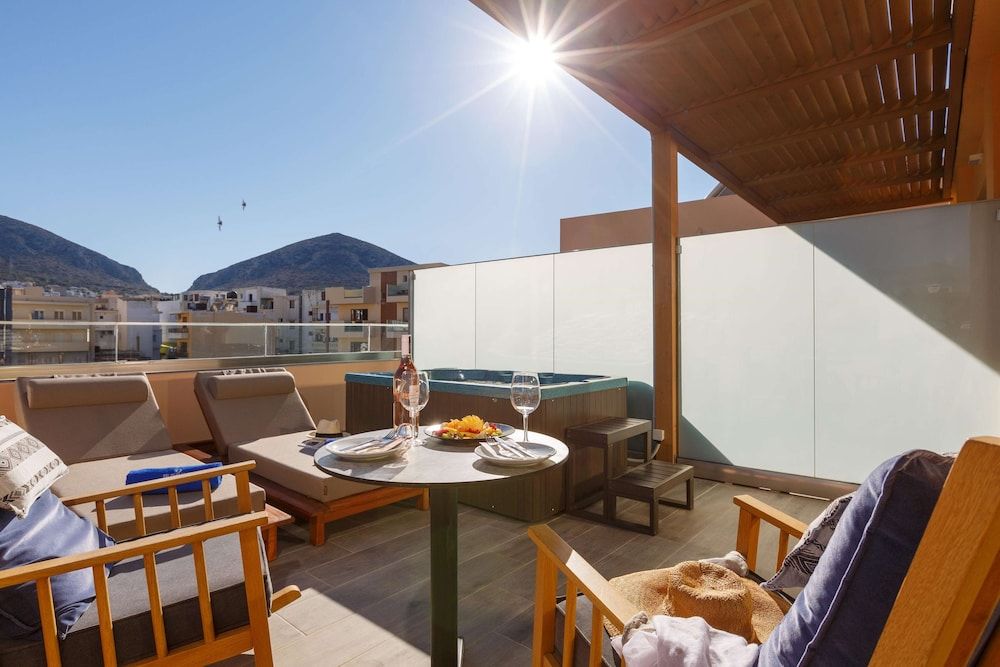 Palmera Beach - Adults Only Deluxe Room with Jacuzzi 4