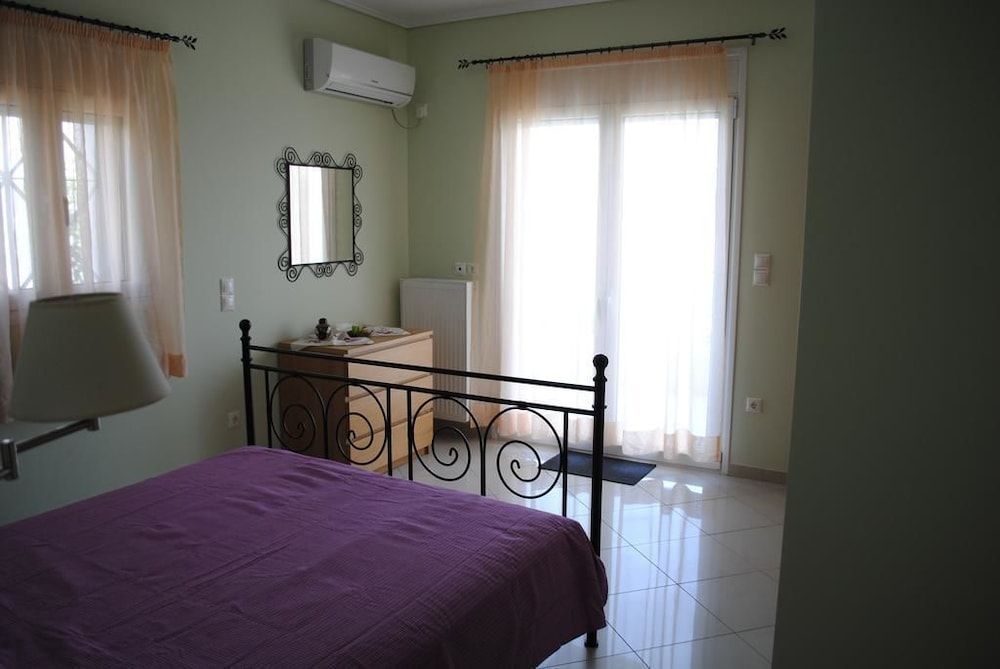 House, 2 Bedrooms (4)