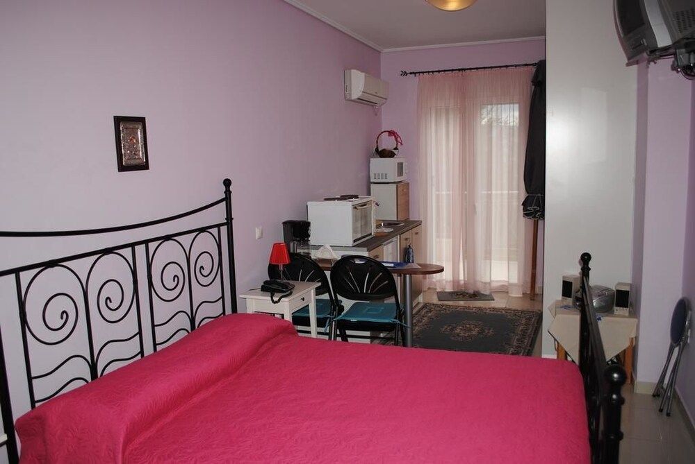 House, 2 Bedrooms (2)
