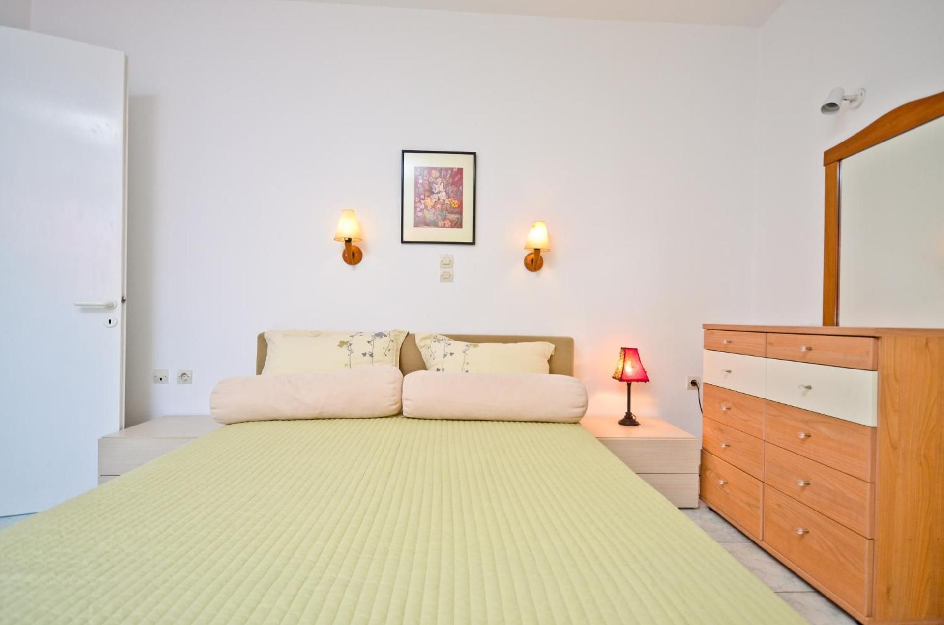 One-Bedroom House with Sea View (2-5 Guests)