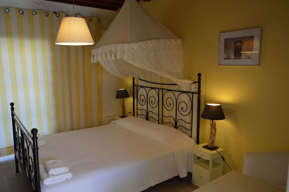 undefined Sea Side Studios & Houses 9