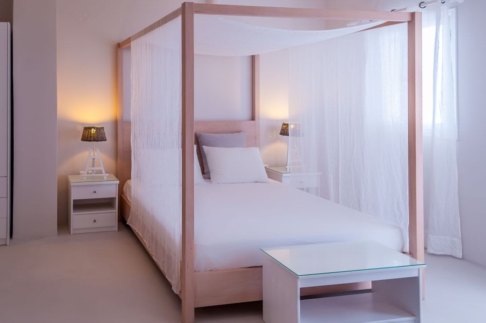 Honeymoon Suite