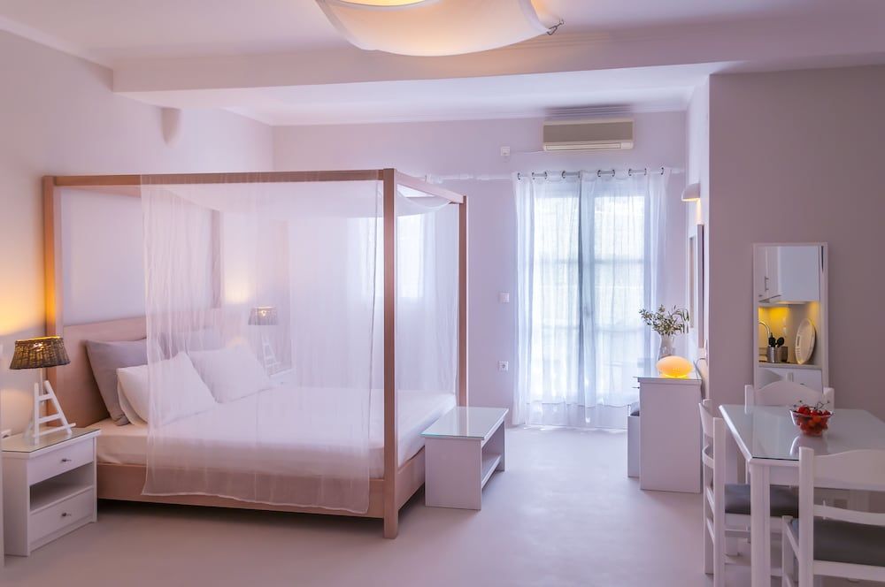 Honeymoon Suite
