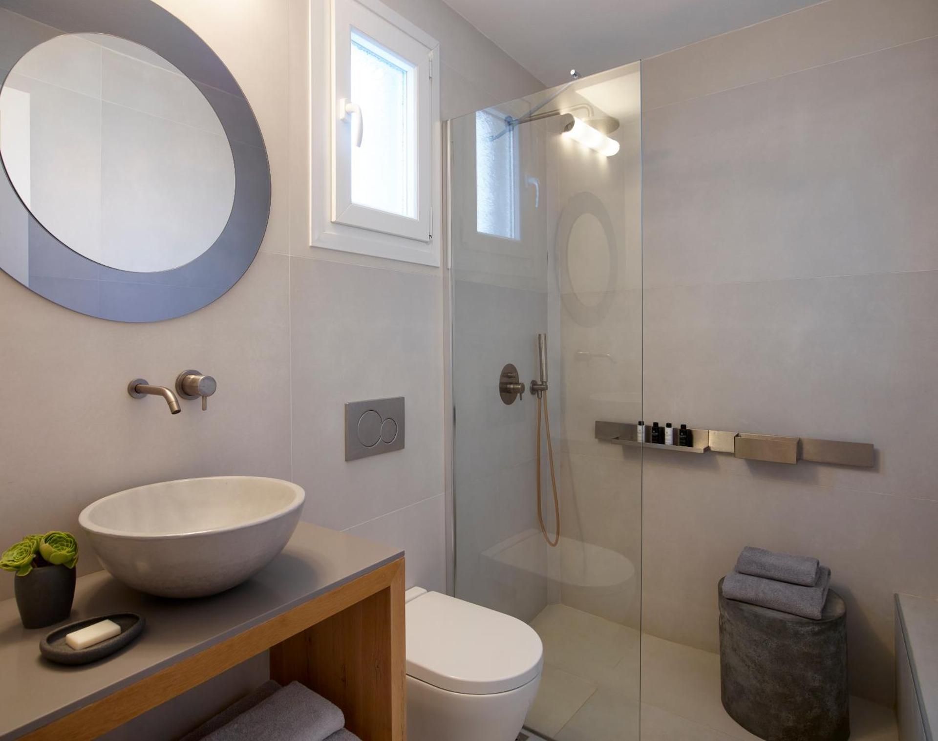 Eclectic One Bedroom House Sea View
