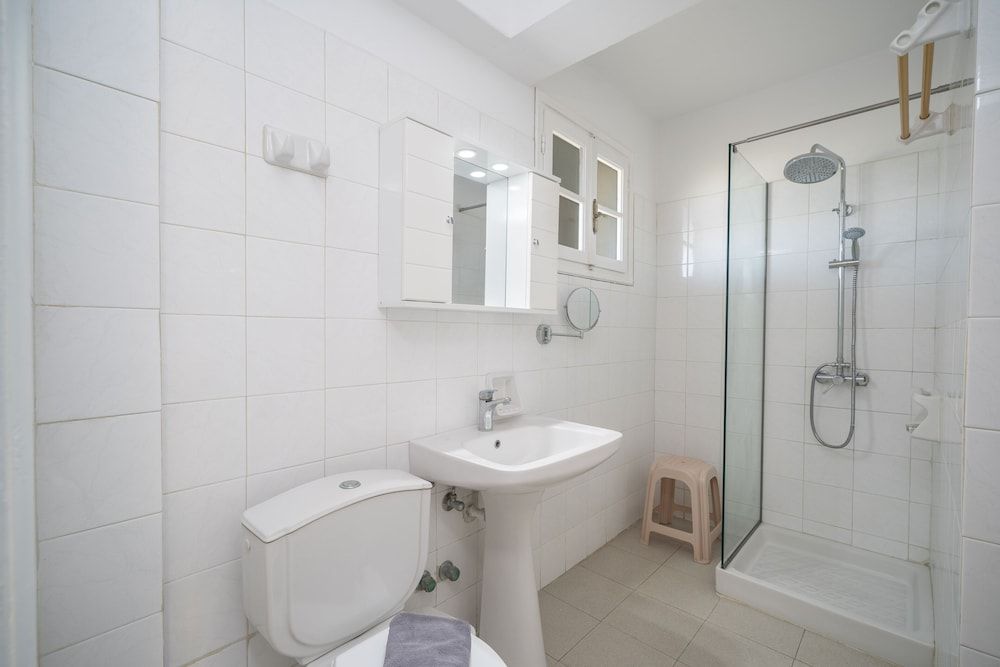 Odysseus Palace Studio (Queen) 2