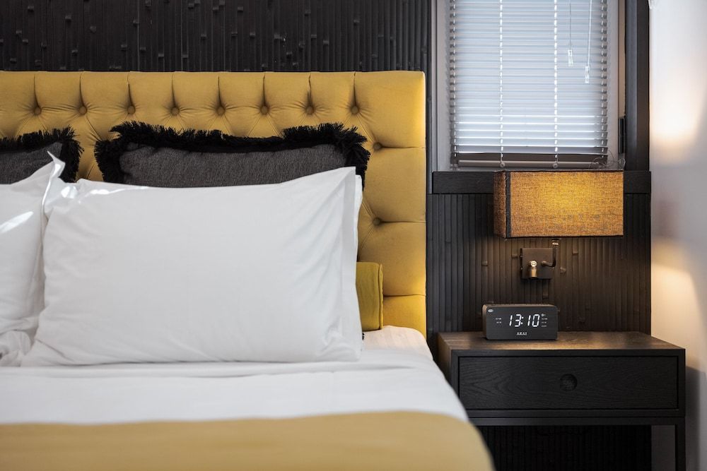 Acropolis Luxury Living Acropolis Stylish Condo 2