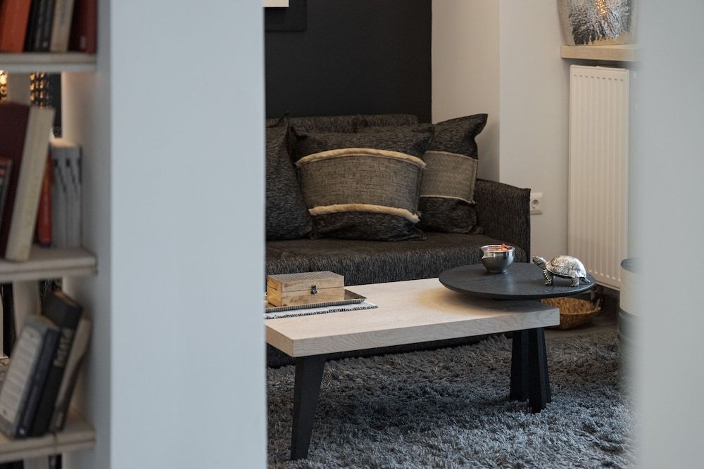 Acropolis Luxury Living Acropolis Stylish Condo 21