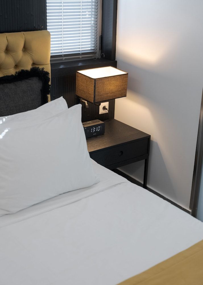 Acropolis Luxury Living Acropolis Stylish Condo 5