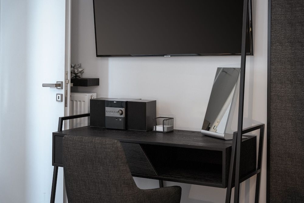 Acropolis Luxury Living Acropolis Stylish Condo 15