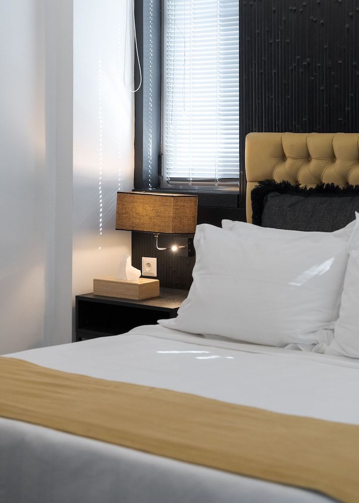 Acropolis Luxury Living Acropolis Stylish Condo 3