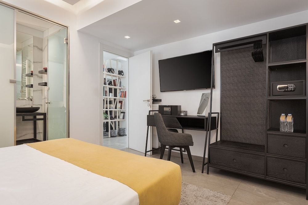 Acropolis Luxury Living Acropolis Stylish Condo 4