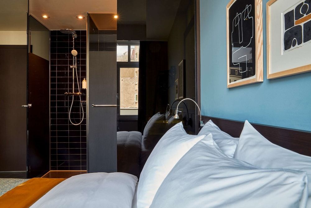 Park Centraal Amsterdam, part of Sircle Collection Classic Room, 1 Queen Bed 2