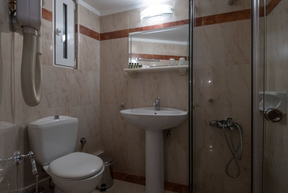 Acropolis View Hotel Economy Twin Room (1st floor- semi basement room) 3