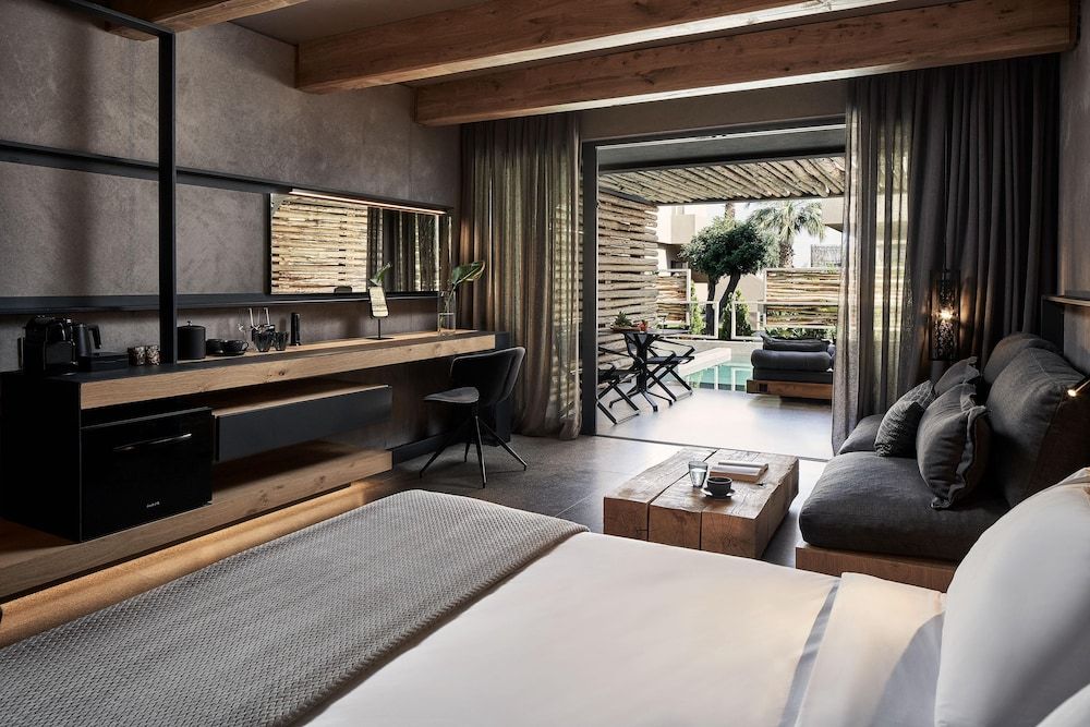 Elegance Suite with Pool