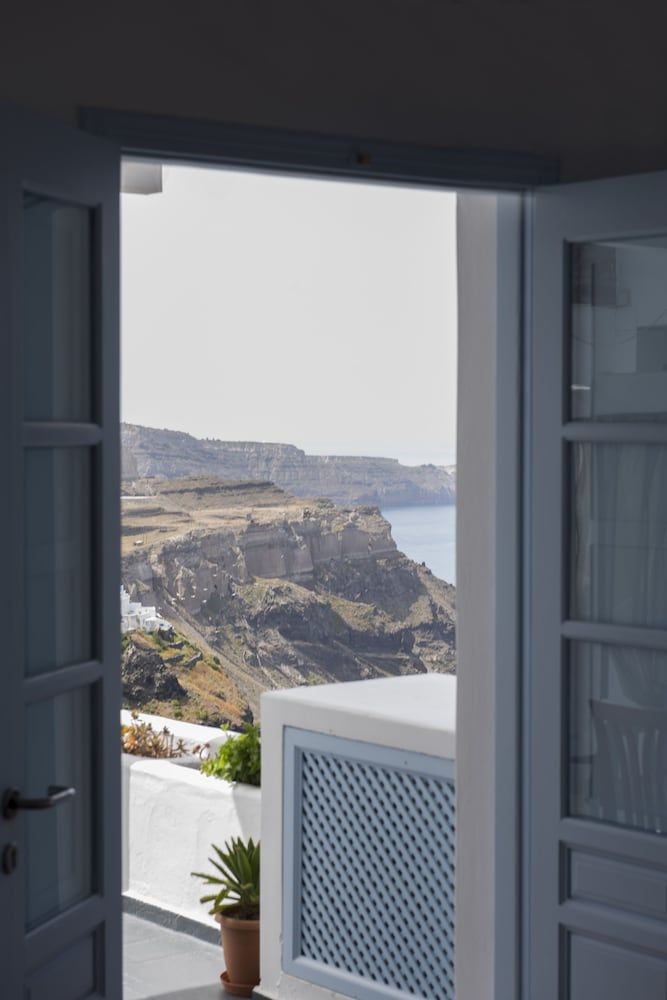 undefined Kastro Suites 10