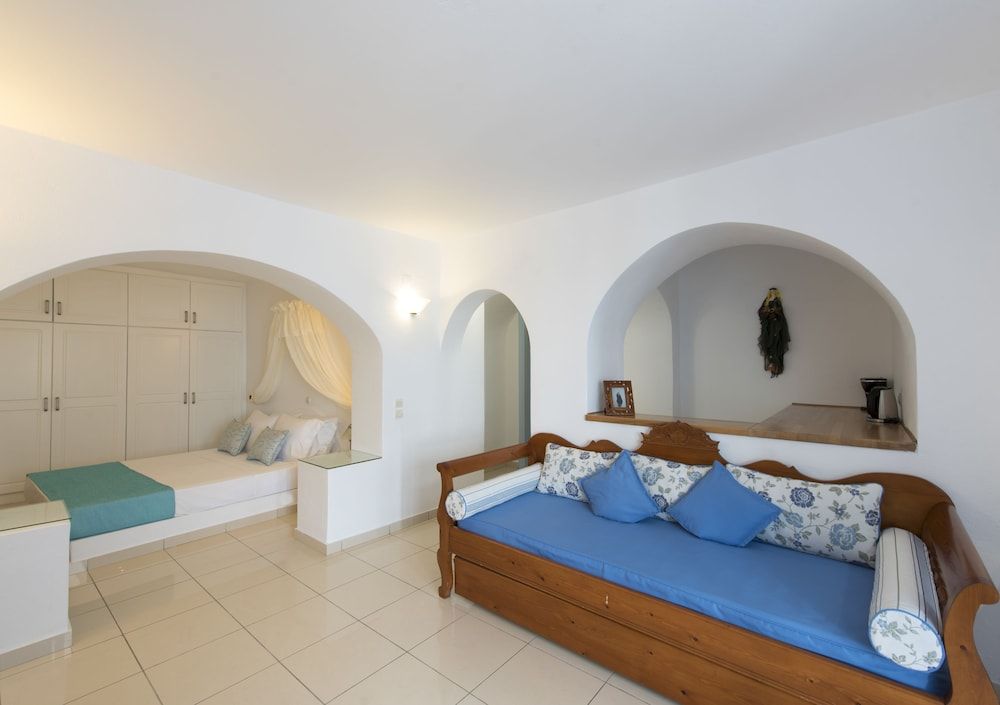 undefined Kastro Suites 2