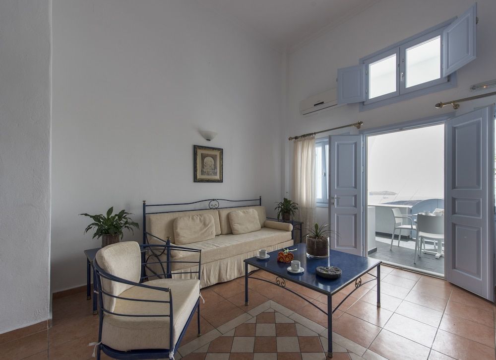 undefined Kastro Suites 3