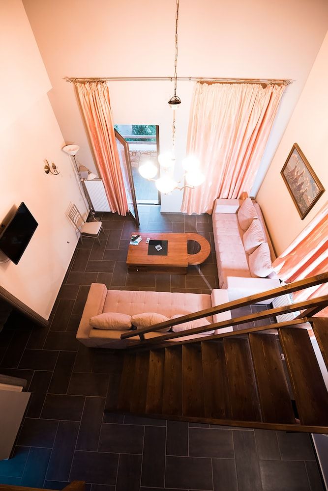 Melies Hotel Triple Room, Mountain View 8