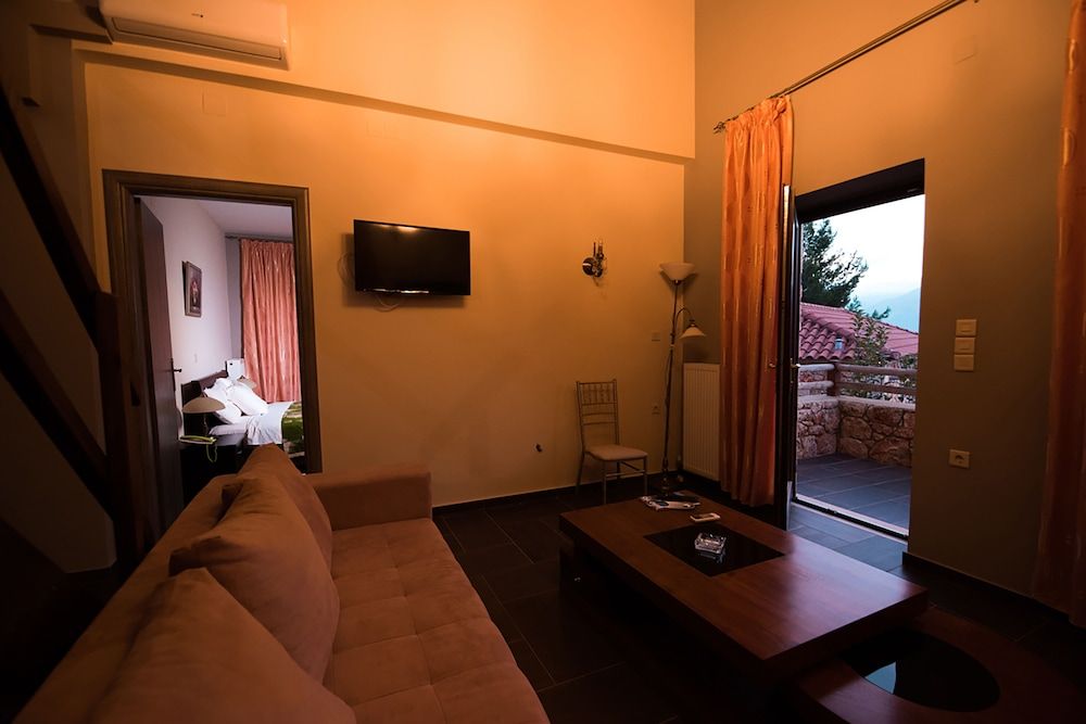 Melies Hotel Triple Room, Mountain View 7