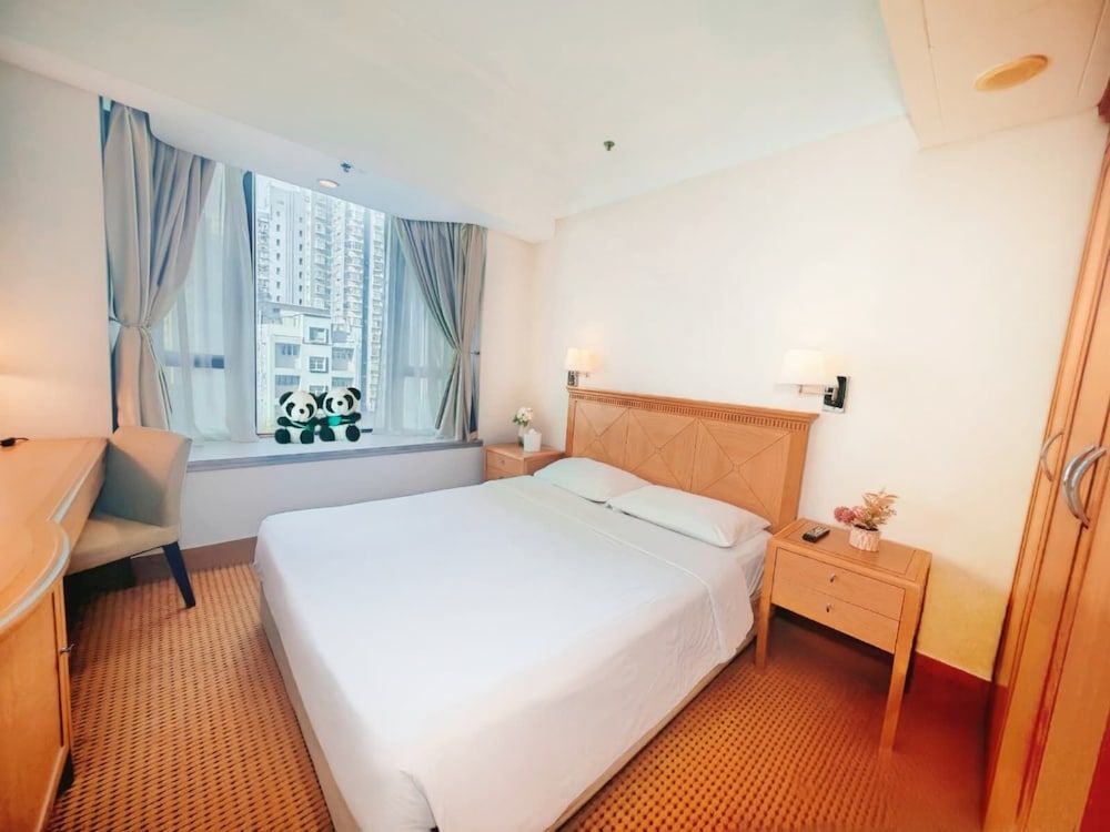 1 Queen Bed and 1 Single Bed, Family Suite, Non-Smoking