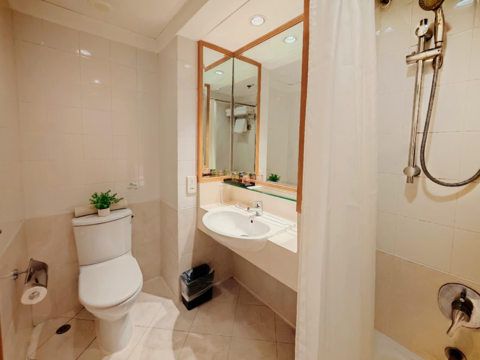 Deluxe 2 Bedrooms Suite (22-28/F)