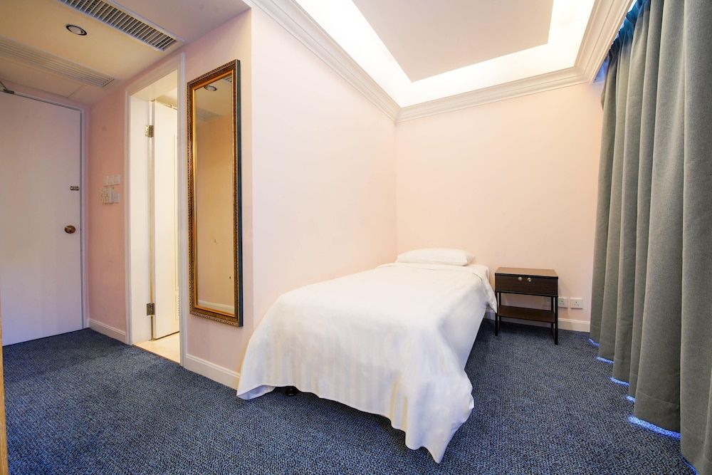 Warwick Hotel Triple Room, Mountain View 6