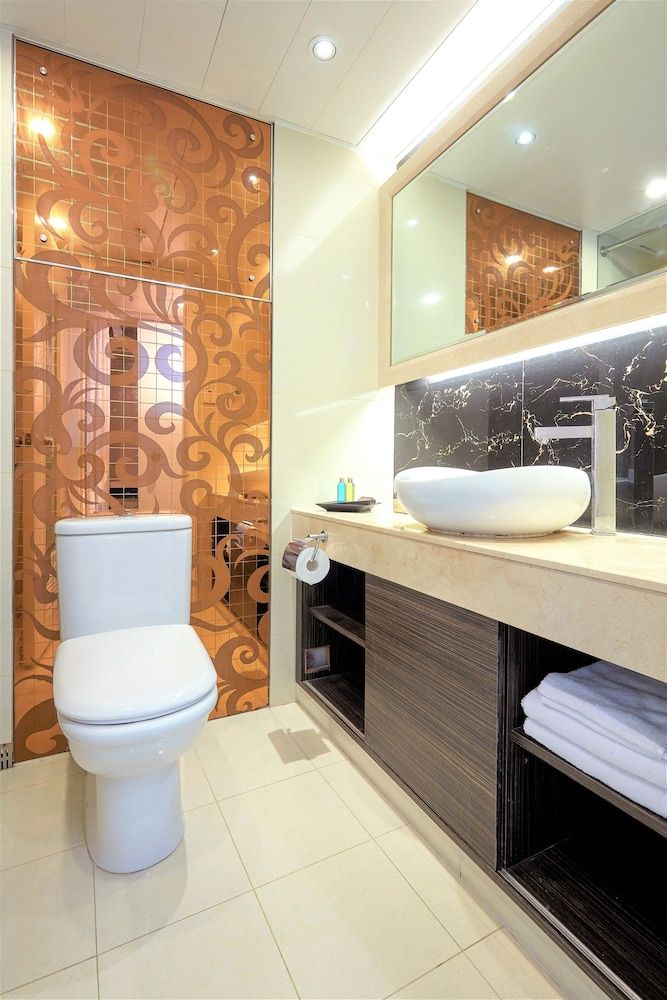 Warwick Hotel Family Suite, Balcony, Ocean View 6