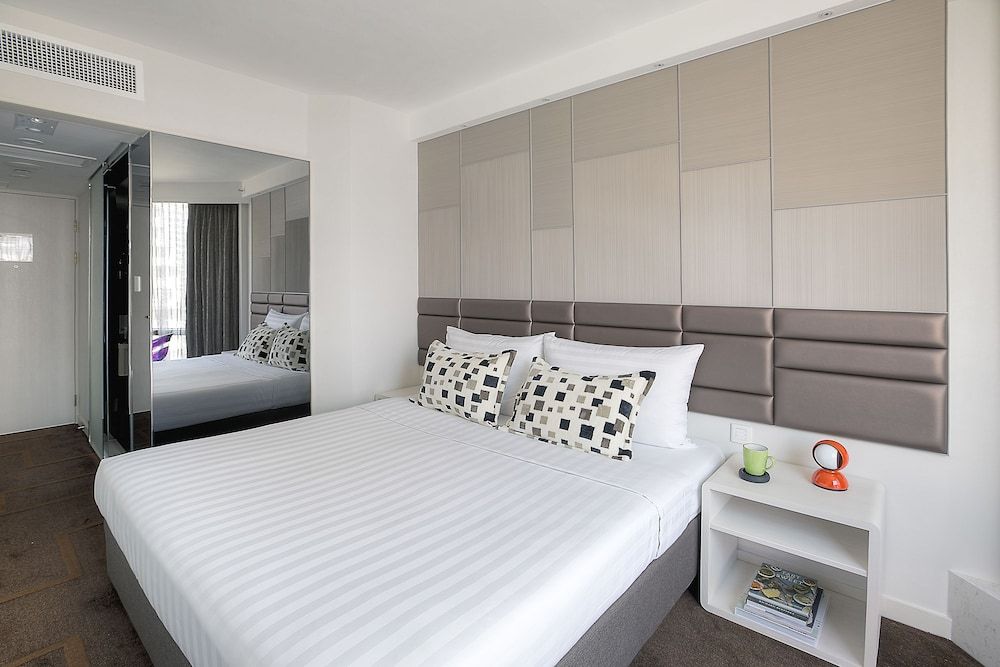 Stanford Hotel Skyline 8