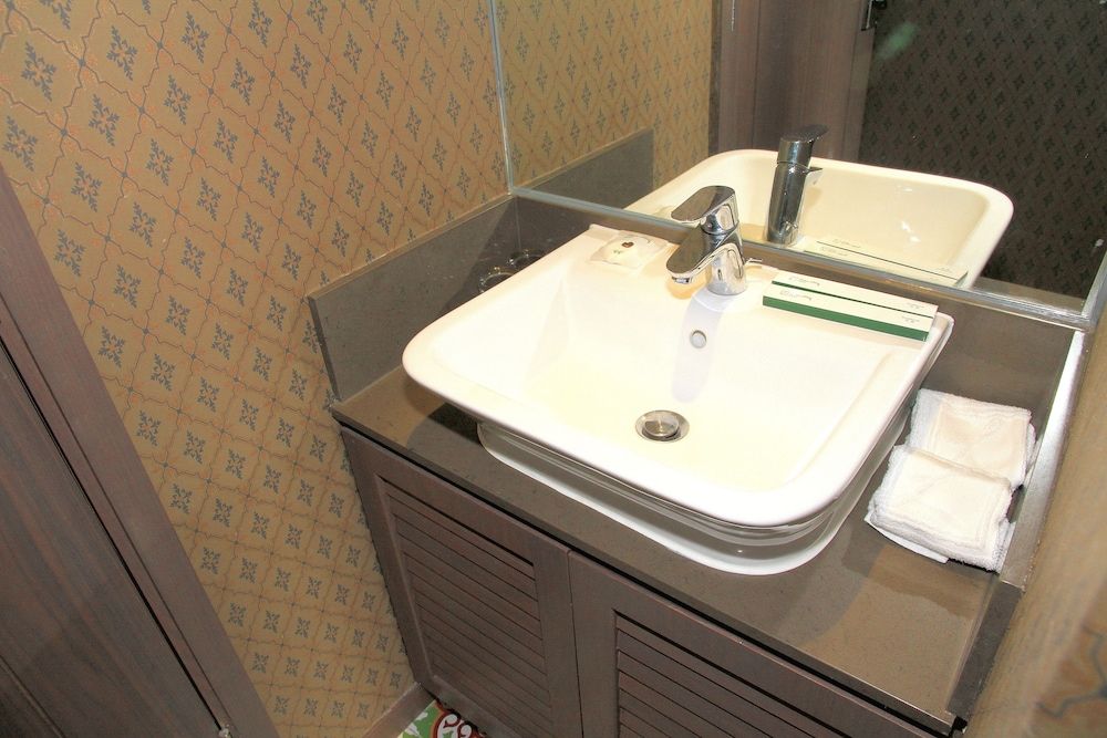 Largos Hotel Standard Queen Room 6