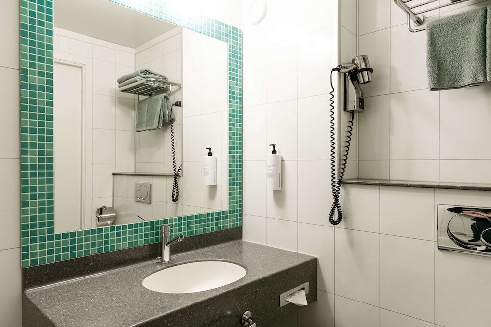 Radisson Blu Polar Hotel Spitsbergen Standard Room 9