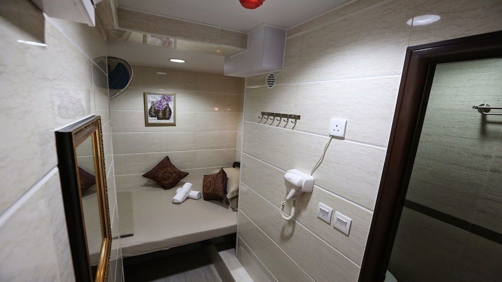 Single Room, Private Bathroom
