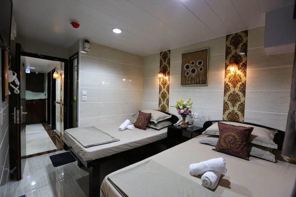 Family Room, Private Bathroom