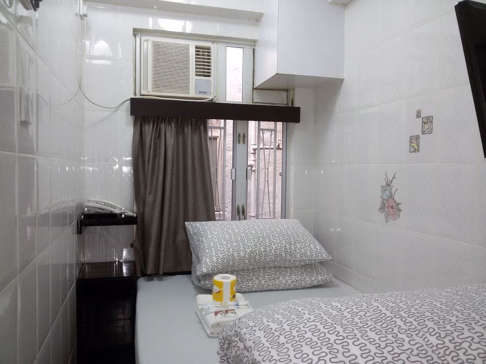 undefined Tom's Guest House 8