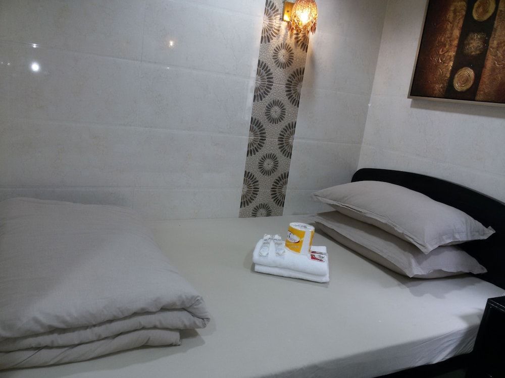 undefined Tom's Guest House 9