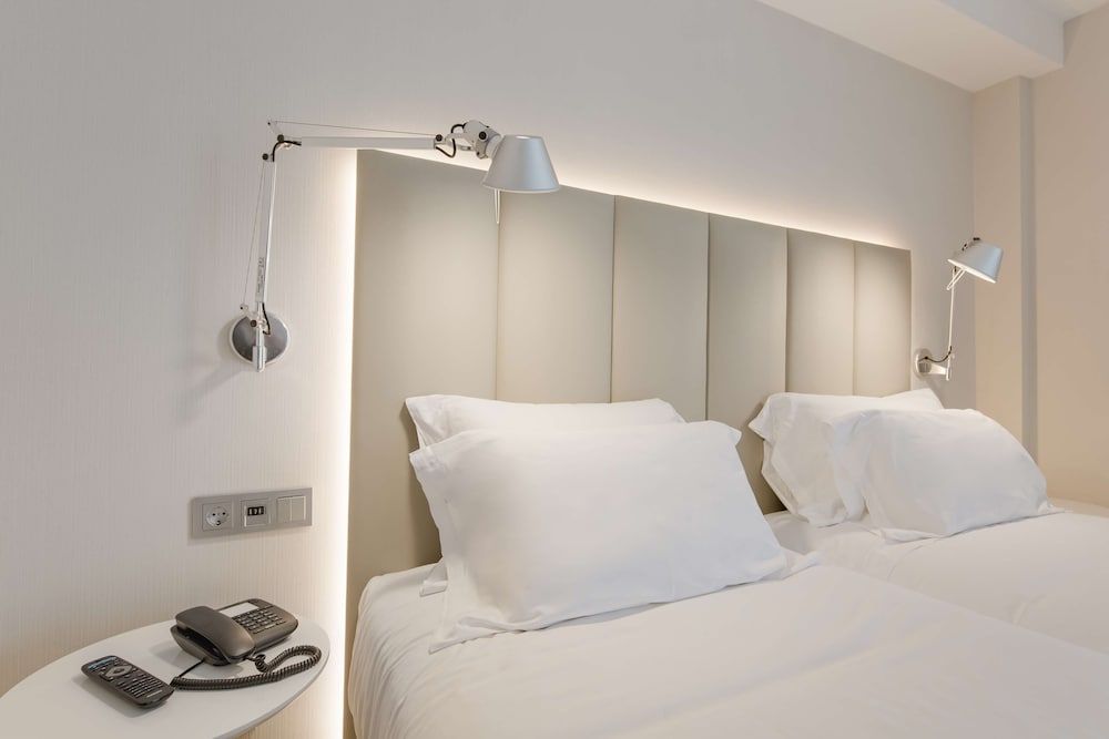 NH Ciudad de Zaragoza Family Room (View) 4