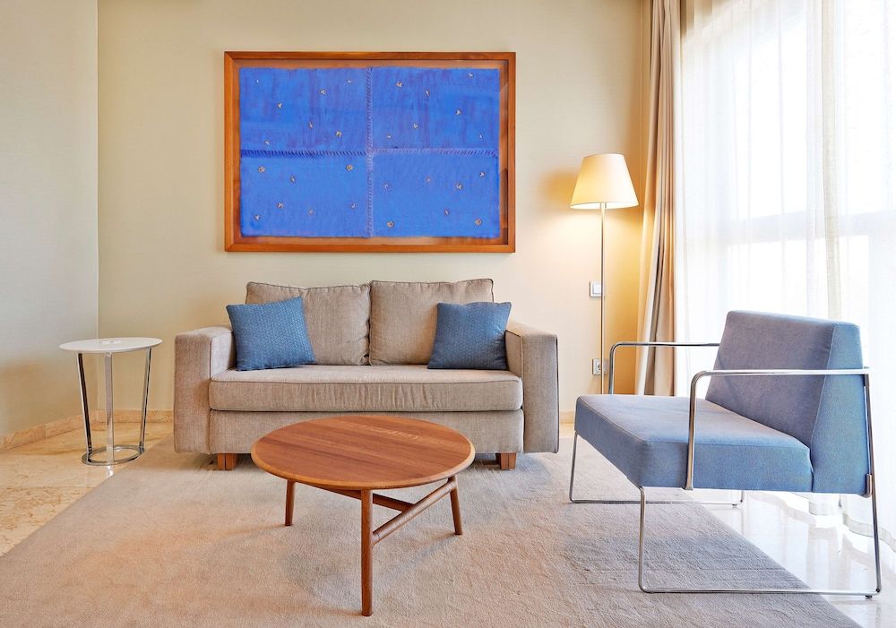 NH Ciudad de Zaragoza Family Room (View) 8