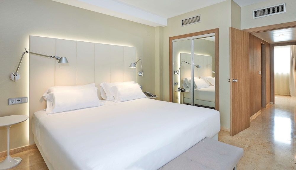 NH Ciudad de Zaragoza Family Room (View) 3