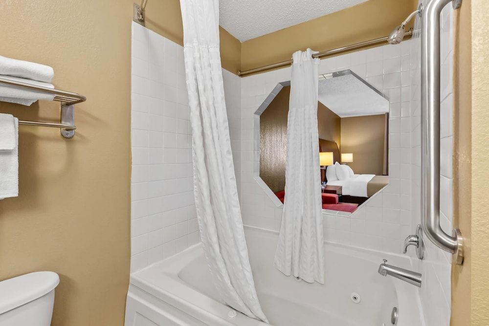 Suite, 1 King bed with Sofa bed & Jacuzzi, Non smoking