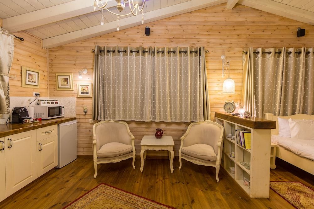 Suite, Jetted Tub (Einav)