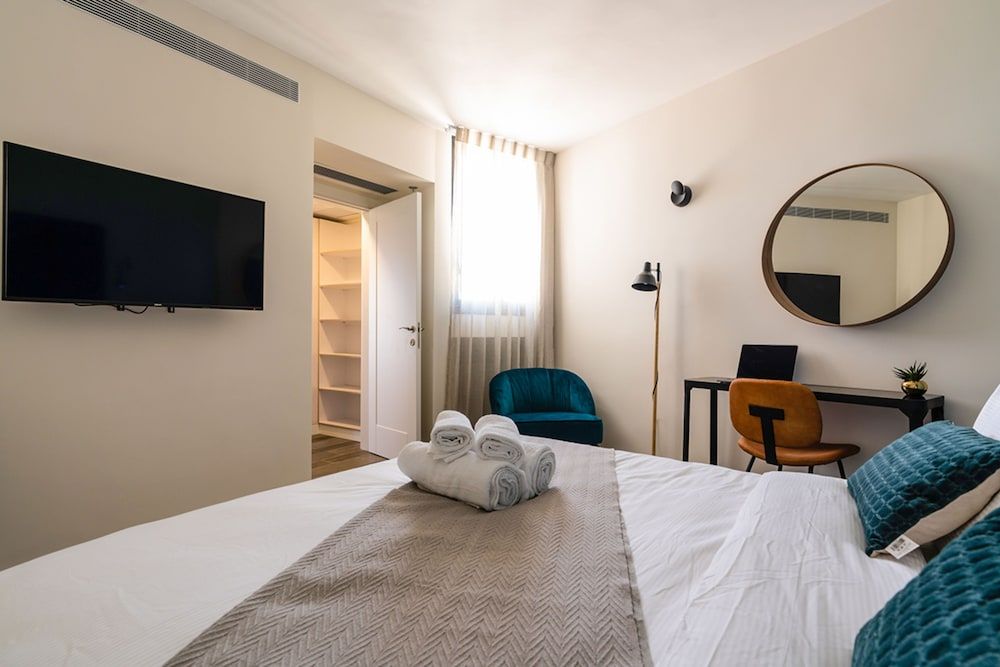 Roxon Sea Sand Bat Yam Suite