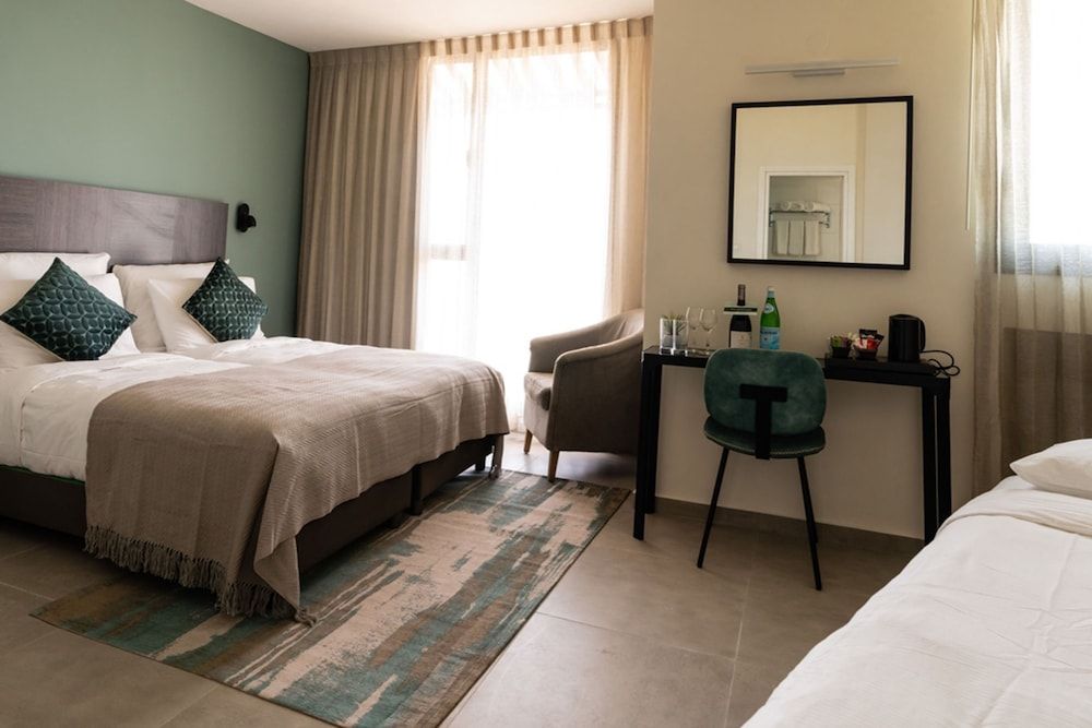 Roxon Sea Sand Bat Yam Triple Room 2