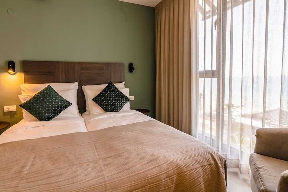 Roxon Sea Sand Bat Yam Triple Room 3