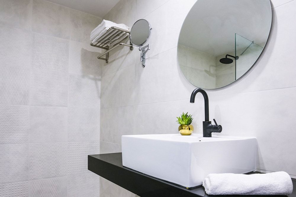 Roxon Sea Sand Bat Yam Deluxe Room 3