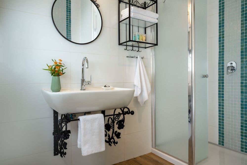 The Arbel Tel Aviv Deluxe Studio 4