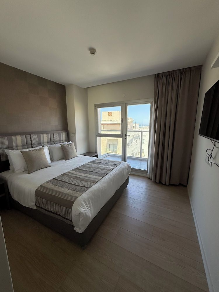 undefined Abratel Suites Hotel 3