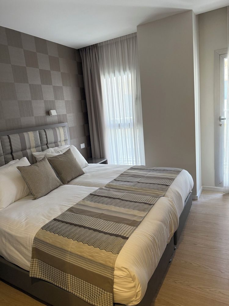 undefined Abratel Suites Hotel 2